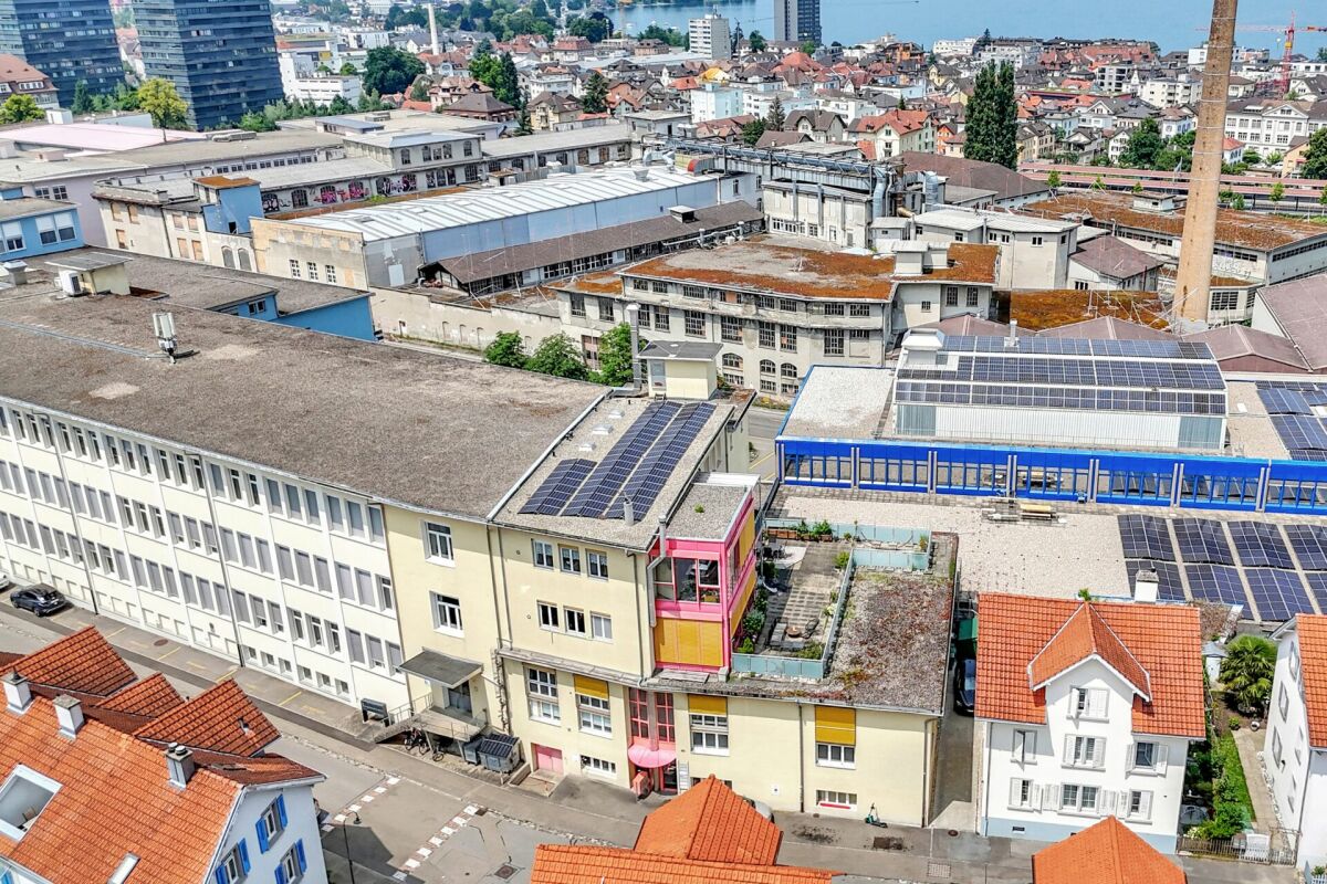 Stattliches Wohn- und Geschäftshaus mit zwei grossen Wohnungen und vielseitig nutzbarem Gewerbe an zentraler Lage