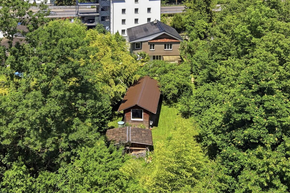 Idyllisches, zentral gelegenes Einfamilienhaus mit Gartenparadies und viel Umschwung