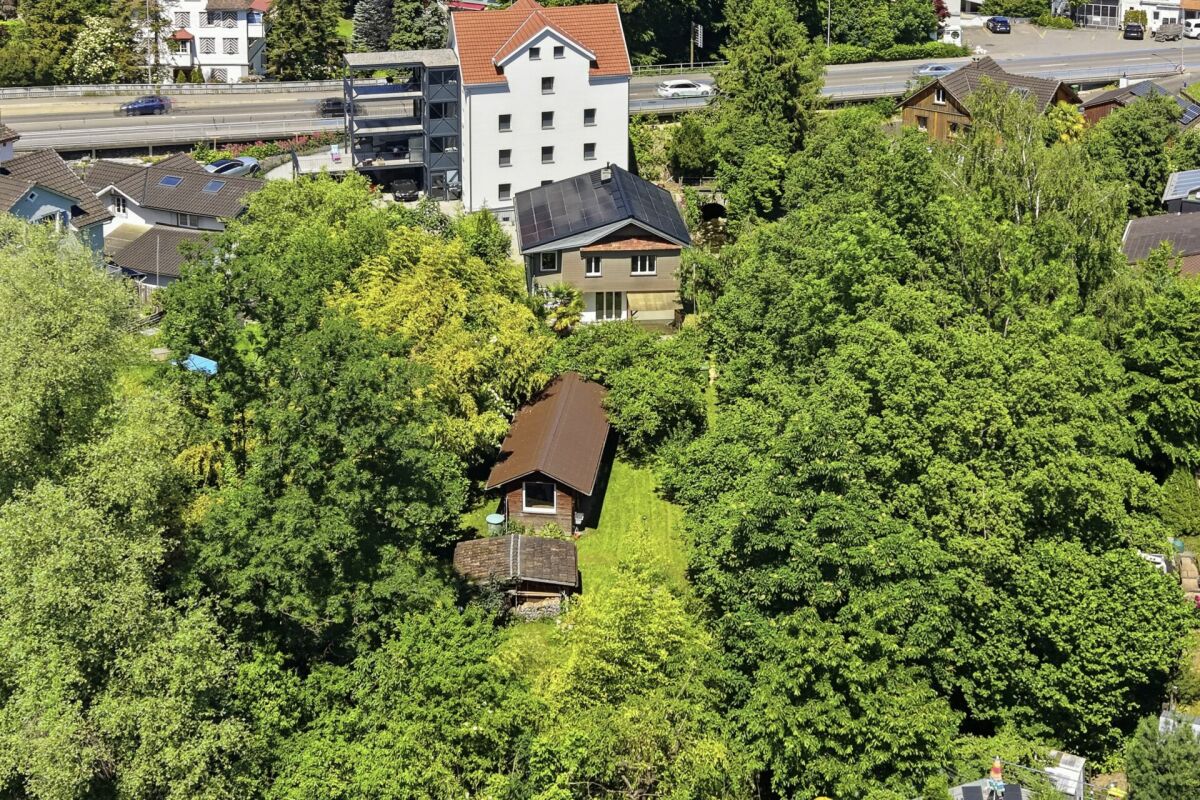 Idyllisches, zentral gelegenes Einfamilienhaus mit Gartenparadies und viel Umschwung