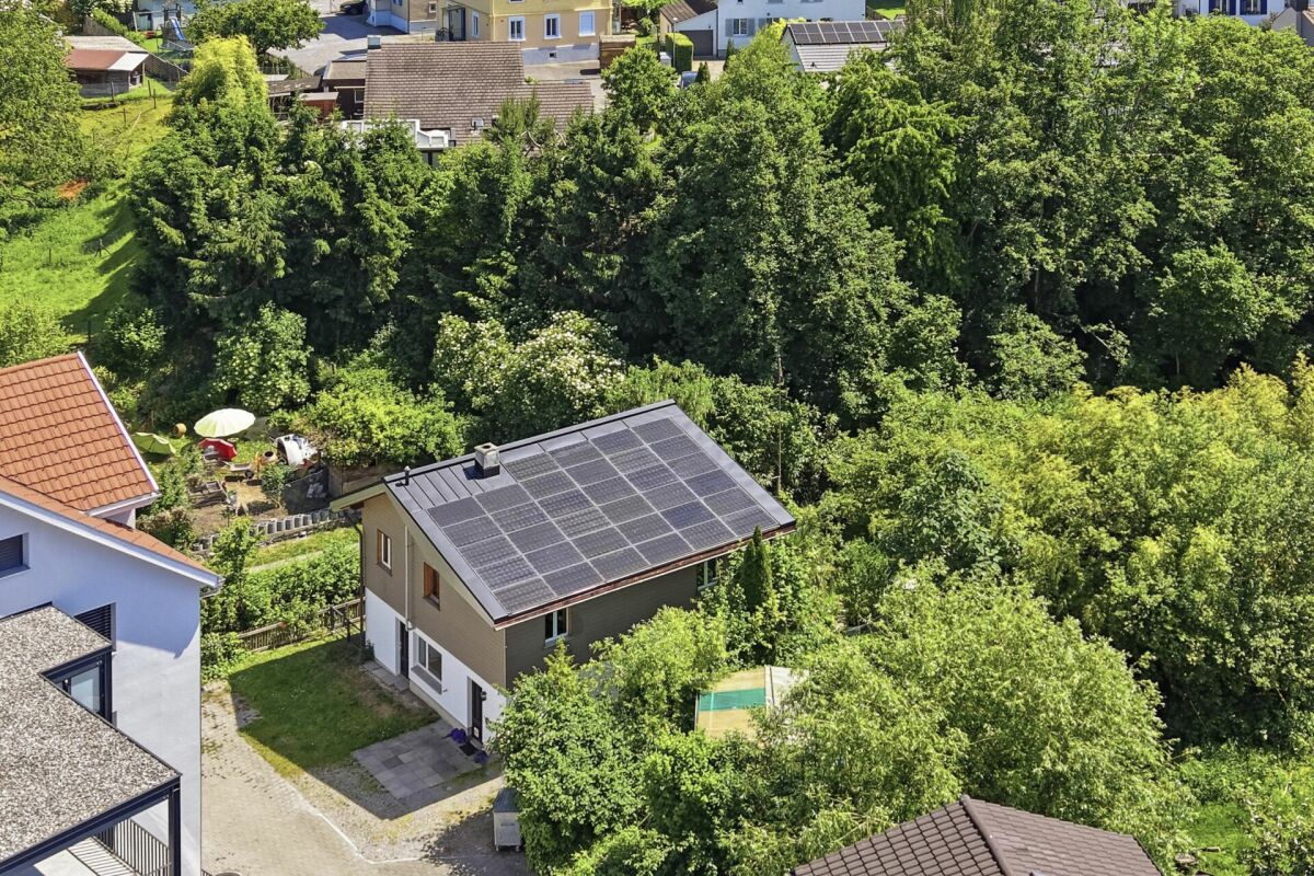 Idyllisches, zentral gelegenes Einfamilienhaus mit Gartenparadies und viel Umschwung