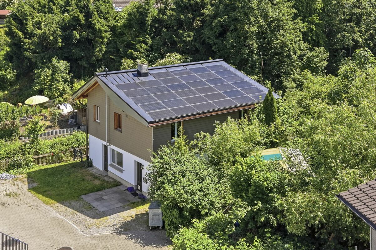 Idyllisches, zentral gelegenes Einfamilienhaus mit Gartenparadies und viel Umschwung