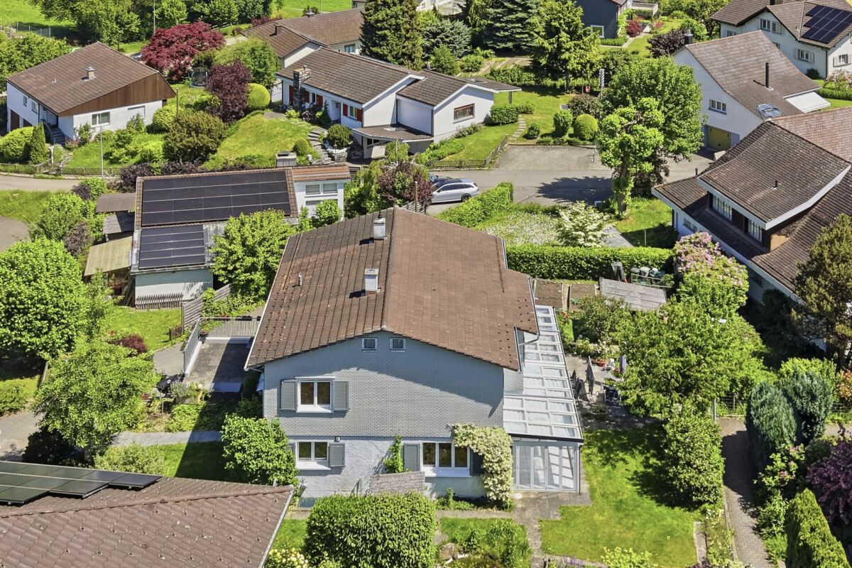 Charmantes Doppel-Einfamilienhaus mit Wintergarten und Garage an traumhafter Lage