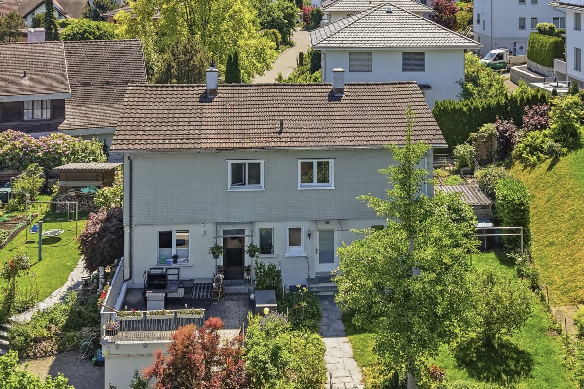 Charmantes Doppel-Einfamilienhaus mit Wintergarten und Garage an traumhafter Lage