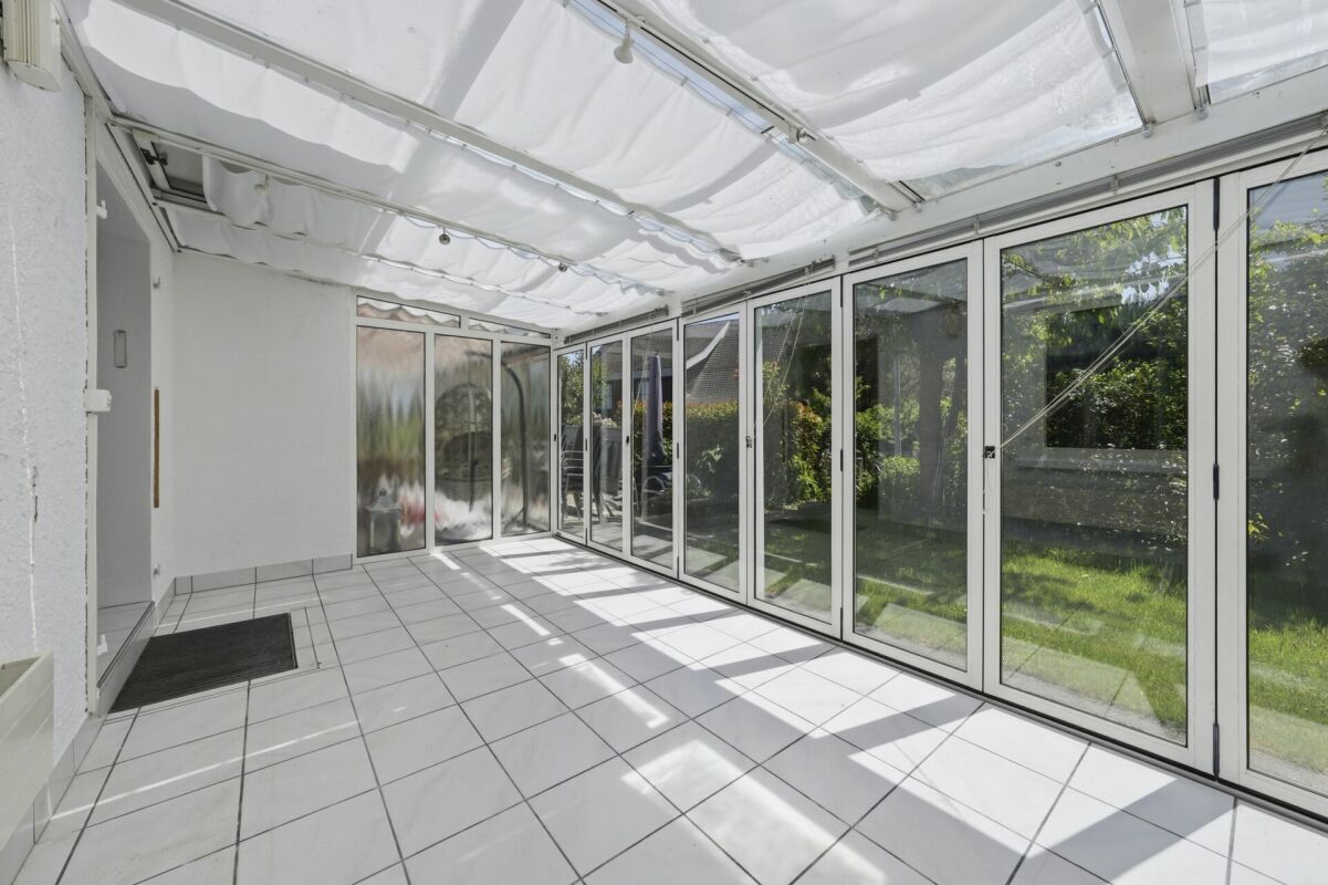Charmantes Doppel-Einfamilienhaus mit Wintergarten und Garage an traumhafter Lage