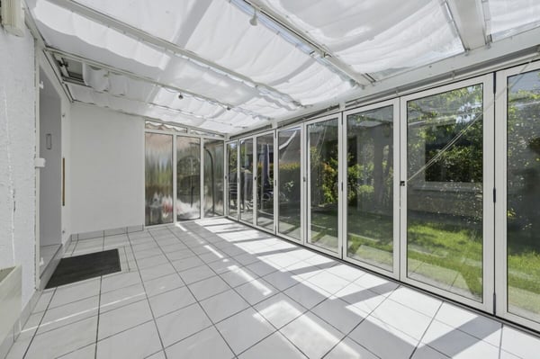 Charmantes Doppel-Einfamilienhaus mit Wintergarten und Garage an traumhafter Lage 8