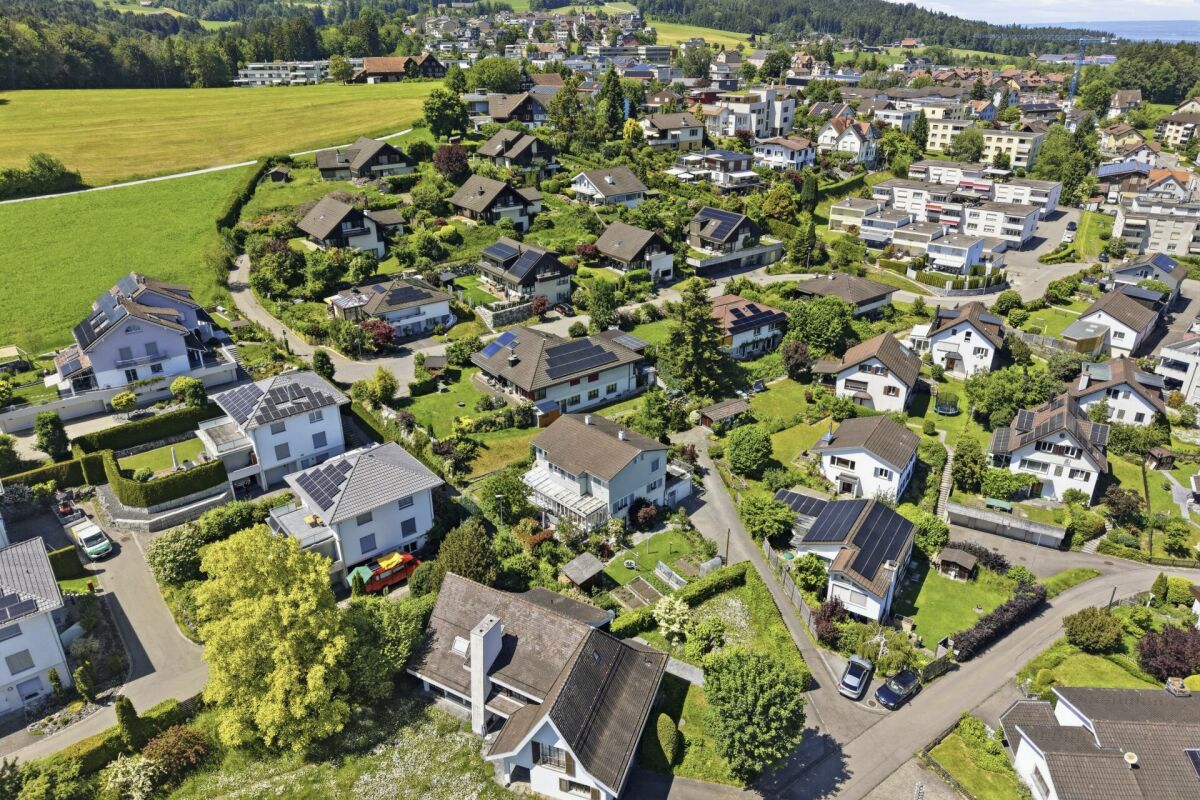 Charmantes Doppel-Einfamilienhaus mit Wintergarten und Garage an traumhafter Lage