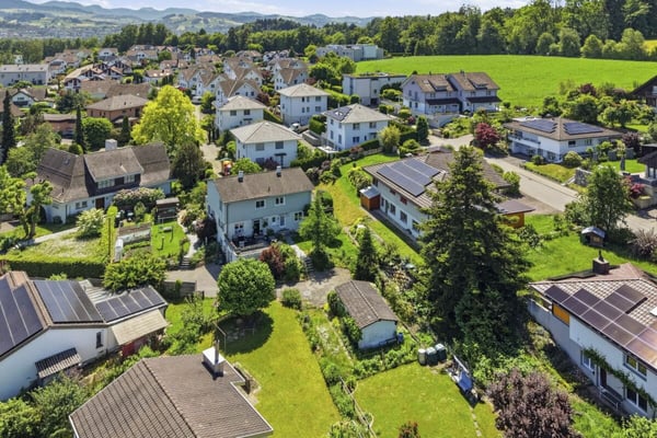 Charmantes Doppel-Einfamilienhaus mit Wintergarten und Garage an traumhafter Lage 38