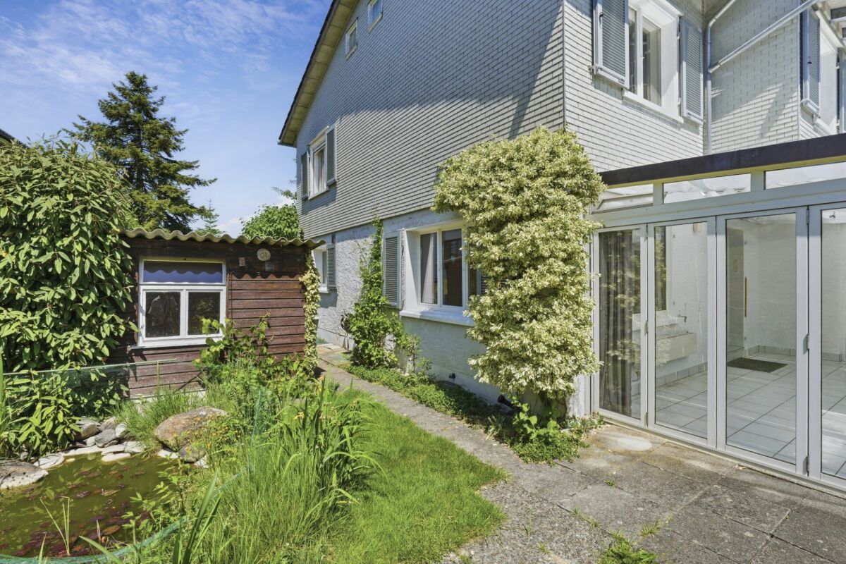 Charmantes Doppel-Einfamilienhaus mit Wintergarten und Garage an traumhafter Lage