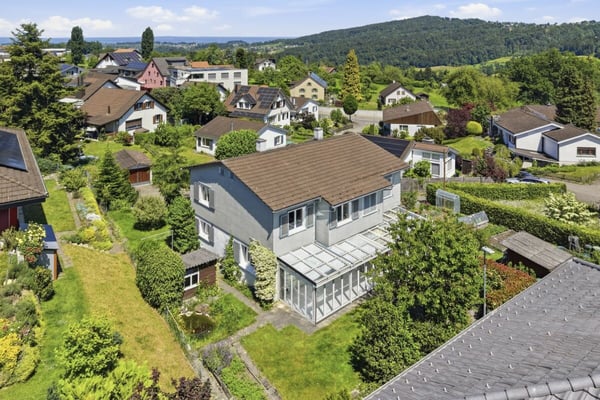 Charmantes Doppel-Einfamilienhaus mit Wintergarten und Garage an traumhafter Lage 1