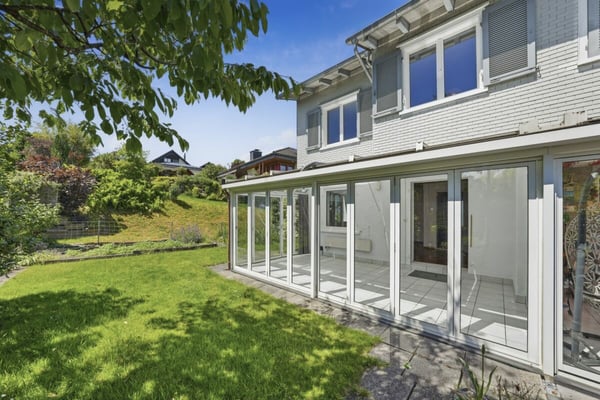 Charmantes Doppel-Einfamilienhaus mit Wintergarten und Garage an traumhafter Lage 2