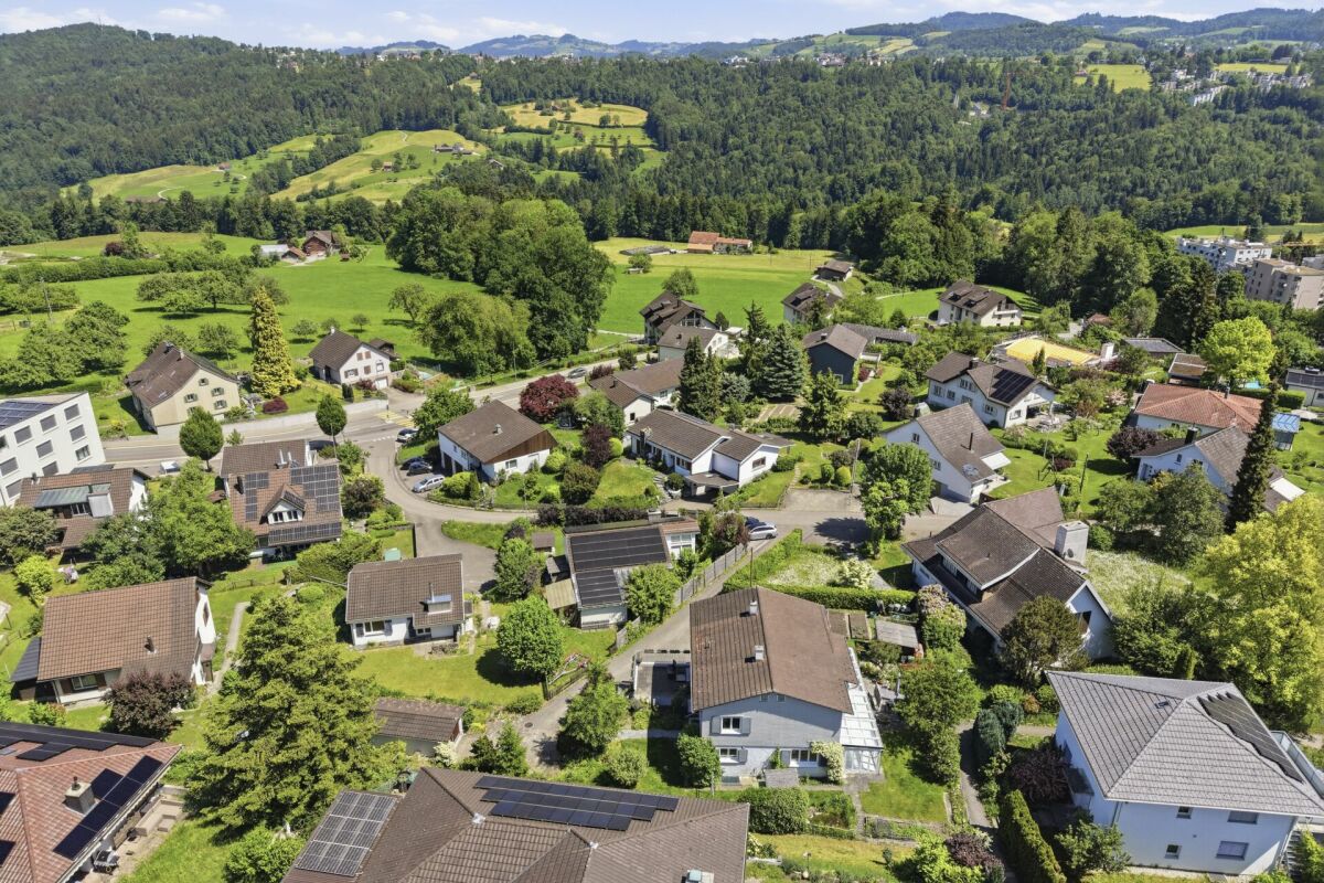 Charmantes Doppel-Einfamilienhaus mit Wintergarten und Garage an traumhafter Lage