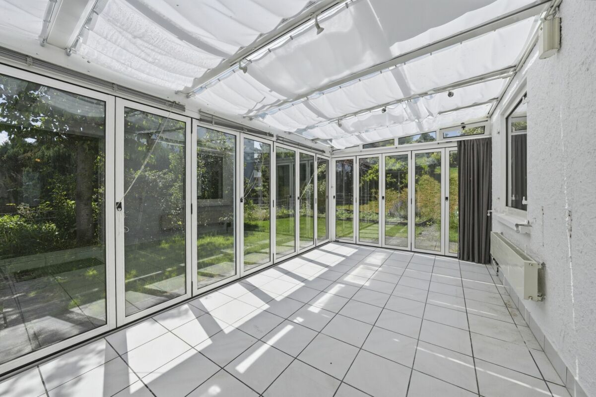 Charmantes Doppel-Einfamilienhaus mit Wintergarten und Garage an traumhafter Lage