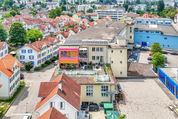 Stattliches Wohn- und Geschäftshaus mit zwei grossen Wohnungen und vielseitig nutzbarem Gewerbe an zentraler Lage 59