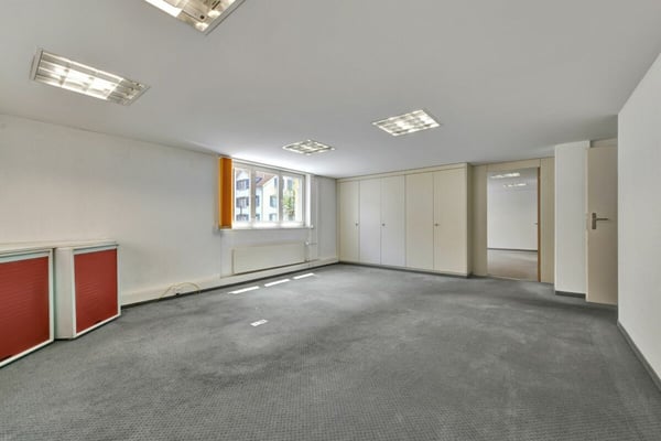 Stattliches Wohn- und Geschäftshaus mit zwei grossen Wohnungen und vielseitig nutzbarem Gewerbe an zentraler Lage 37
