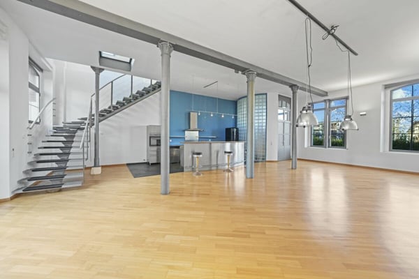Einzigartiges, historisches Loft-Haus mit Seesicht und viel Raum zum Wohnen und Arbeiten 2
