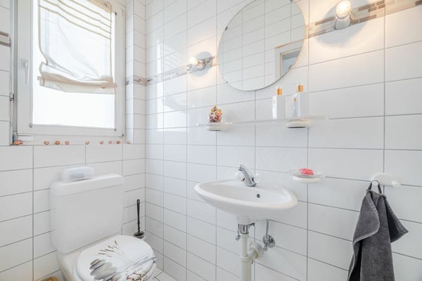 Repräsentative und einmalige Villa an Top-Wohnlage mit attraktiver Seesicht und Einliegerwohnung 45