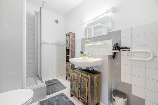 Repräsentative und einmalige Villa an Top-Wohnlage mit attraktiver Seesicht und Einliegerwohnung 50