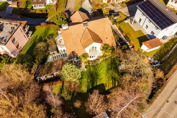 Repräsentative und einmalige Villa an Top-Wohnlage mit attraktiver Seesicht und Einliegerwohnung 60