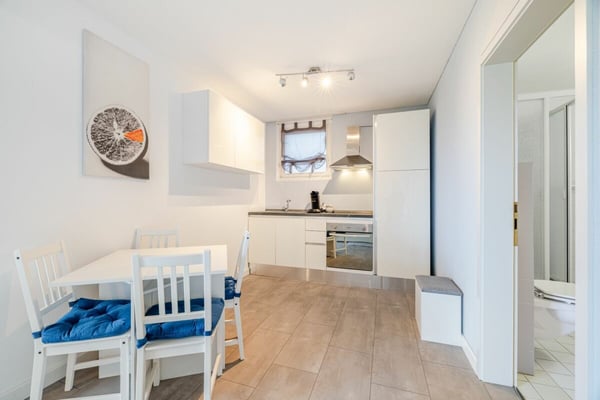Repräsentative und einmalige Villa an Top-Wohnlage mit attraktiver Seesicht und Einliegerwohnung 49
