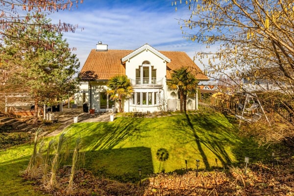 Repräsentative und einmalige Villa an Top-Wohnlage mit attraktiver Seesicht und Einliegerwohnung 57