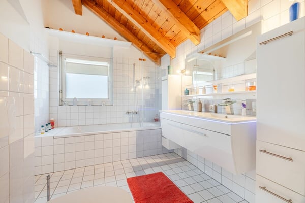 Repräsentative und einmalige Villa an Top-Wohnlage mit attraktiver Seesicht und Einliegerwohnung 33