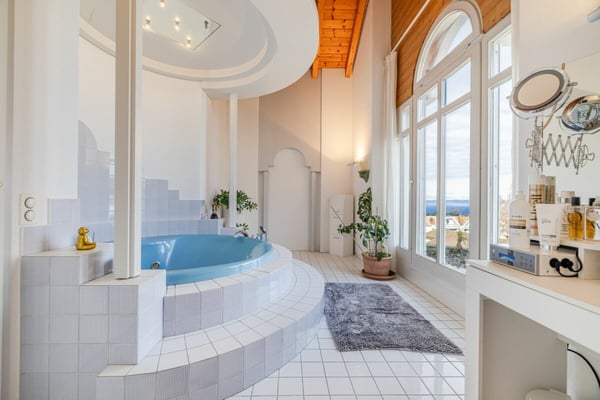 Repräsentative und einmalige Villa an Top-Wohnlage mit attraktiver Seesicht und Einliegerwohnung 30