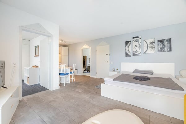 Repräsentative und einmalige Villa an Top-Wohnlage mit attraktiver Seesicht und Einliegerwohnung 48