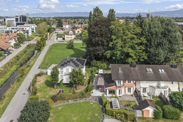 Familienfreundliches, zentral- und ruhig gelegenes Reiheneckhaus mit viel Platz und Baulandreserve 60