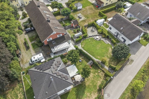 Familienfreundliches, zentral- und ruhig gelegenes Reiheneckhaus mit viel Platz und Baulandreserve 64