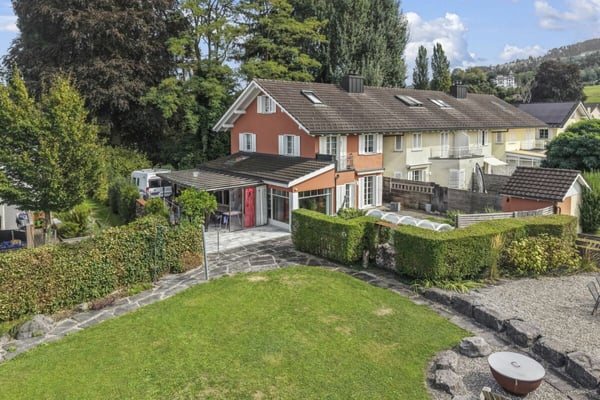 Familienfreundliches, zentral- und ruhig gelegenes Reiheneckhaus mit viel Platz und Baulandreserve 57
