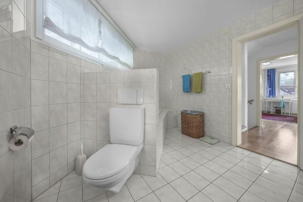 Familienfreundliches, zentral- und ruhig gelegenes Reiheneckhaus mit viel Platz und Baulandreserve 49