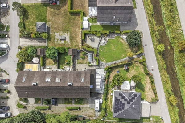 Familienfreundliches, zentral- und ruhig gelegenes Reiheneckhaus mit viel Platz und Baulandreserve 56