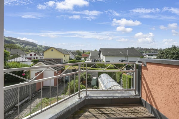 Familienfreundliches, zentral- und ruhig gelegenes Reiheneckhaus mit viel Platz und Baulandreserve 38