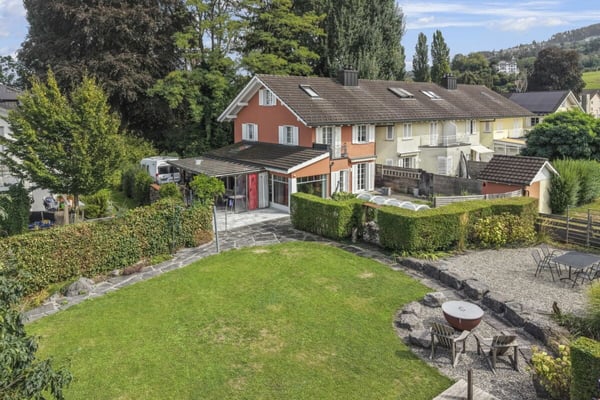 Familienfreundliches, zentral- und ruhig gelegenes Reiheneckhaus mit viel Platz und Baulandreserve 1