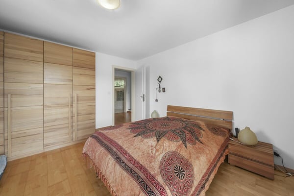 Familienfreundliches, zentral- und ruhig gelegenes Reiheneckhaus mit viel Platz und Baulandreserve 37