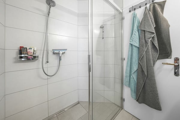Familienfreundliches, zentral- und ruhig gelegenes Reiheneckhaus mit viel Platz und Baulandreserve 23