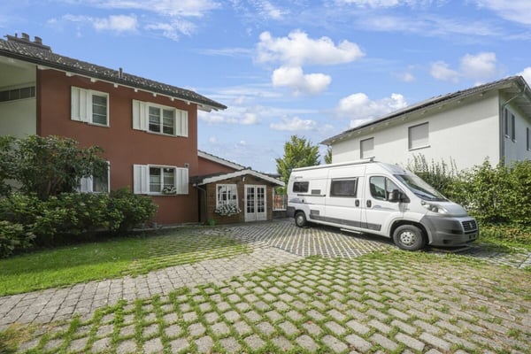 Familienfreundliches, zentral- und ruhig gelegenes Reiheneckhaus mit viel Platz und Baulandreserve 55