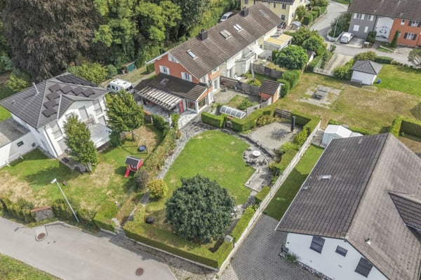 Familienfreundliches, zentral- und ruhig gelegenes Reiheneckhaus mit viel Platz und Baulandreserve 63