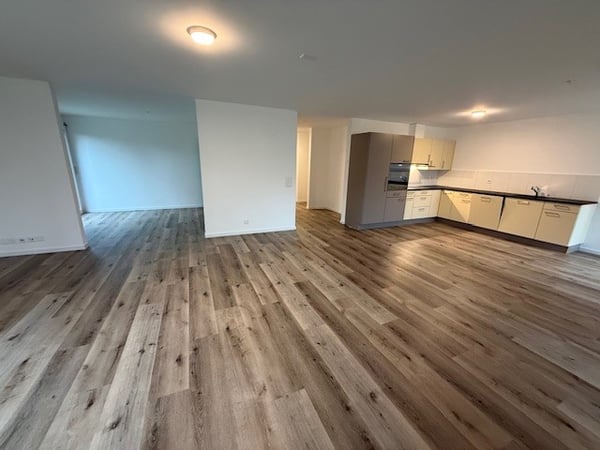 Moderne 5.5-Zimmerwohnung mit Gartensitzplatz im Lenggis 2