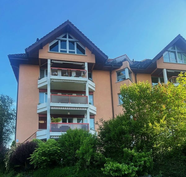 4½-Zimmerwohnung im 3. OG mit unverbaubarer Weitsicht auf See und Berge 1