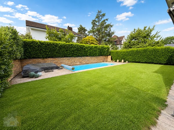 MODERN, FREISTEHEND MIT SEESICHT & BEHEIZBAREM POOL 3