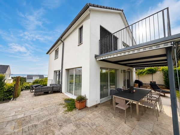 MODERN, FREISTEHEND MIT SEESICHT & BEHEIZBAREM POOL 4