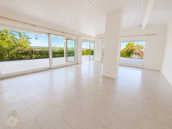 Attikawohnung mit 230 m2 Terrasse, Privatlift und Seesicht 1