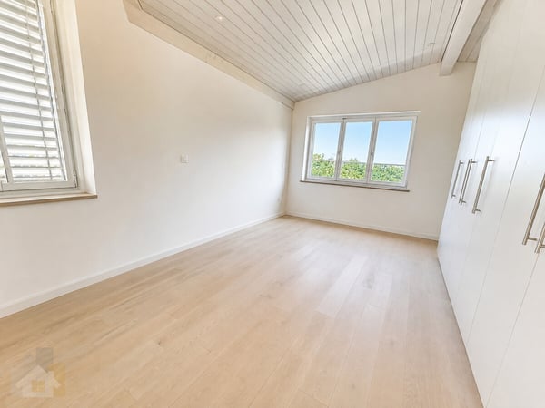 Attikawohnung mit 230 m2 Terrasse, Privatlift und Seesicht 2