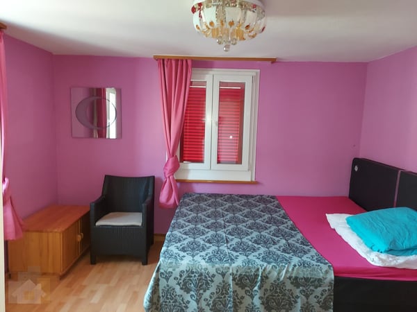 Ganzes Haus / Restaurant (Kontaktbar) mit 7 Schlafzimmern und einer Ga 2
