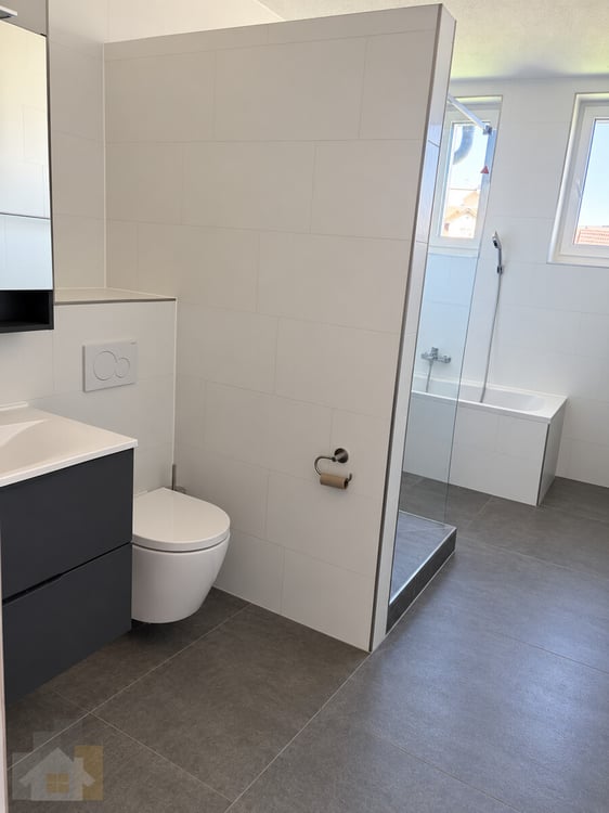 Frisch renovierte 4.5 Zimmer Wohnung nähe Bahnhof 9