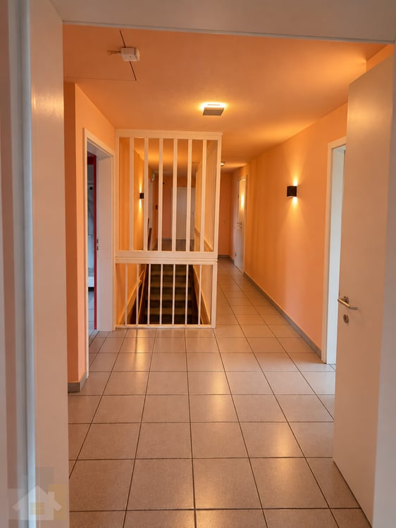 Attraktive Kontaktbar mit 6 Zimmern Liegenschaft mit Mobiliarübernah 12