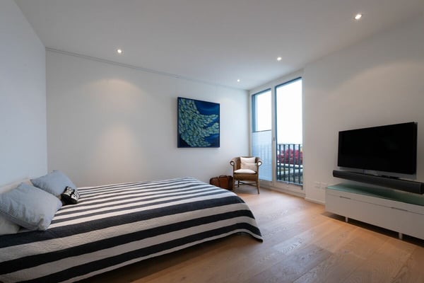 Luxuriöses 2.5-Zimmer-Wohnerlebnis mit Seepanoramablick in Bottighofen TG 18