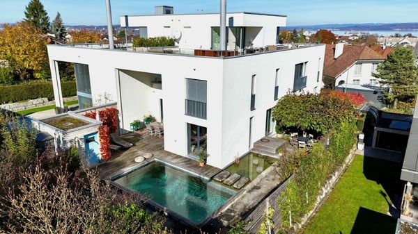 Luxuriöses 2.5-Zimmer-Wohnerlebnis mit Seepanoramablick in Bottighofen TG 4