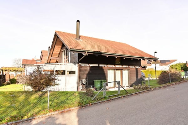 Charmantes 1.5-Zimmer-Einfamilienhaus - Ländlicher Charme trifft moderne Nachhaltigkeit 1